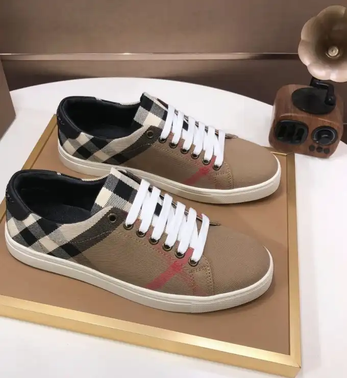 hype Burberry Sneakers