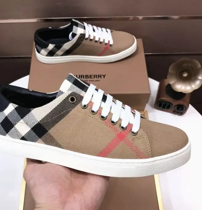 hype Burberry Sneakers