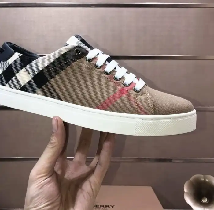 hype Burberry Sneakers