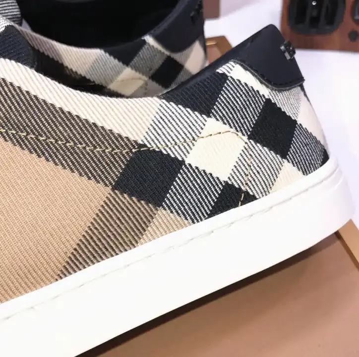 hype Burberry Sneakers