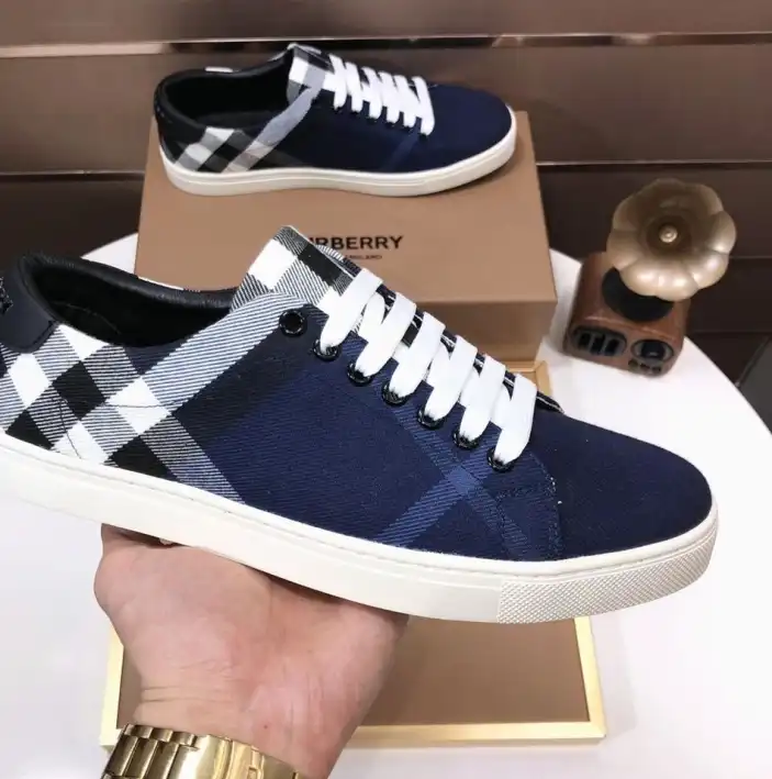 hype Burberry Sneakers