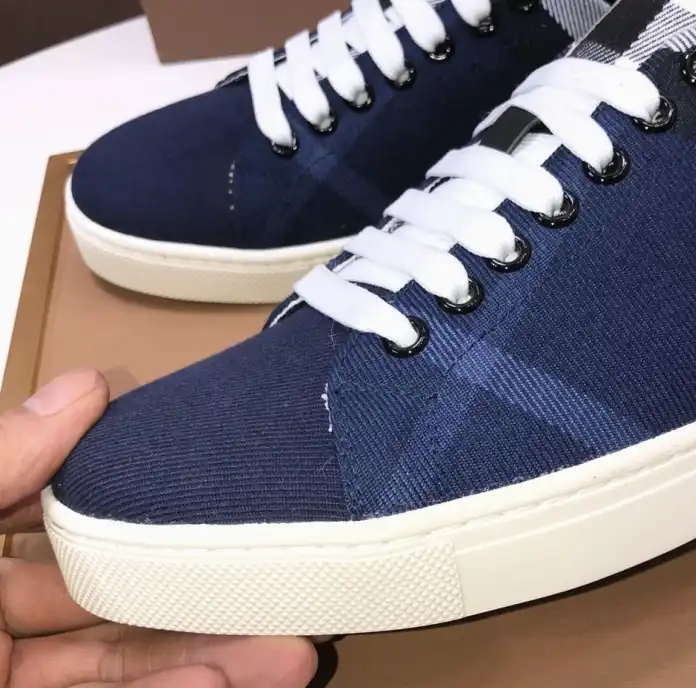 hype Burberry Sneakers