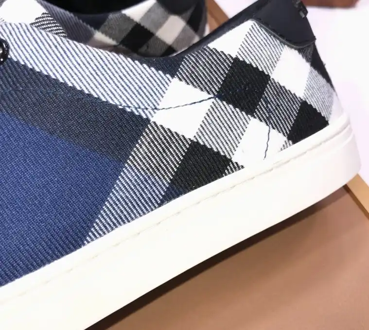 hype Burberry Sneakers