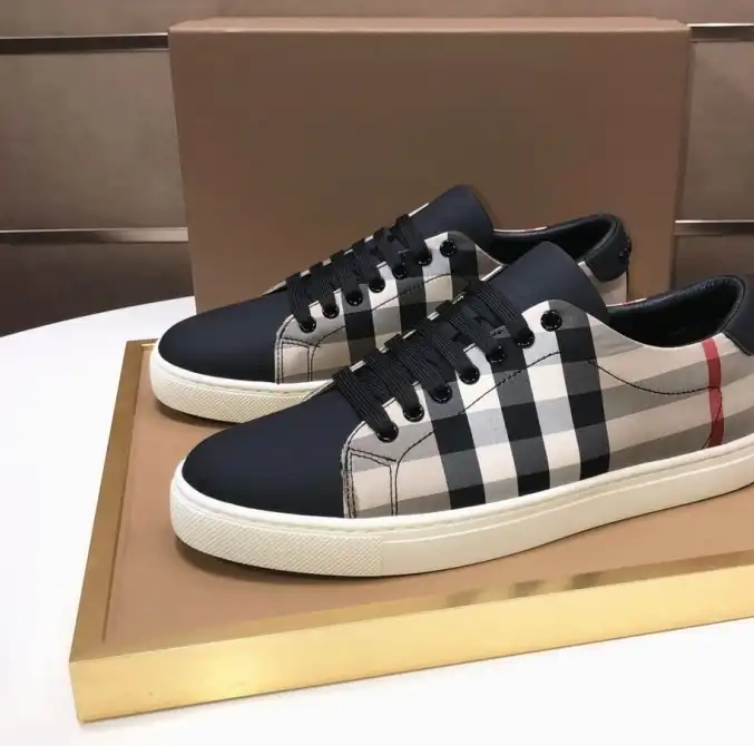 hype Burberry Sneakers