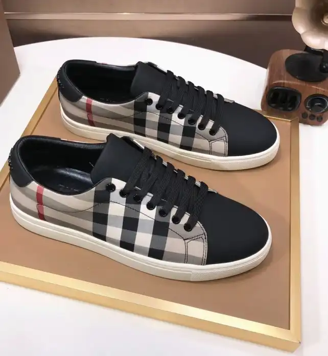 hype Burberry Sneakers