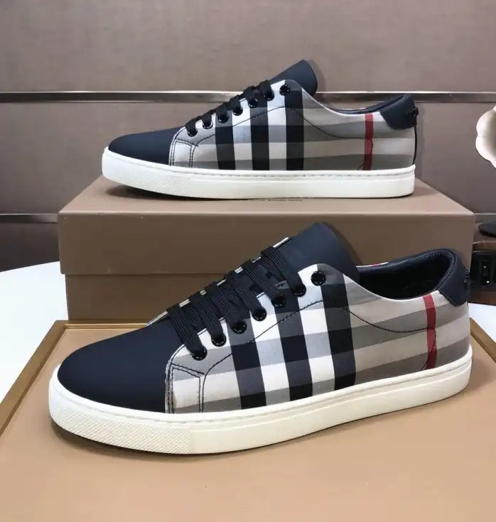 hype Burberry Sneakers