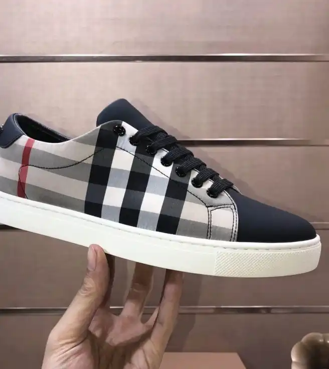 hype Burberry Sneakers