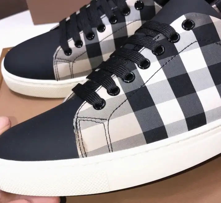 hype Burberry Sneakers