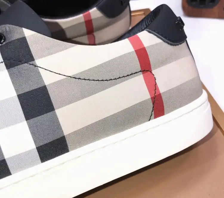 hype Burberry Sneakers