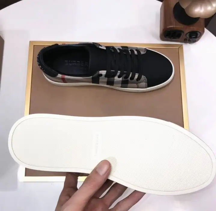 hype Burberry Sneakers