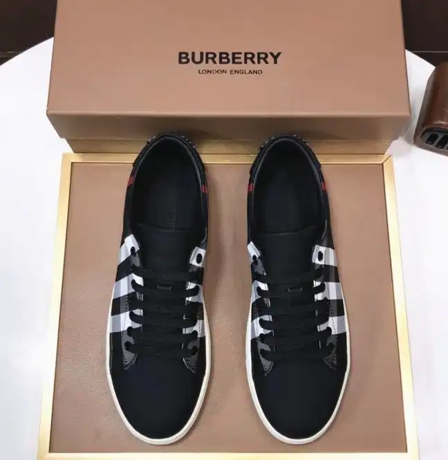 hype Burberry Sneakers