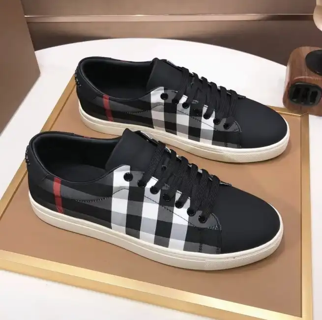 hype Burberry Sneakers