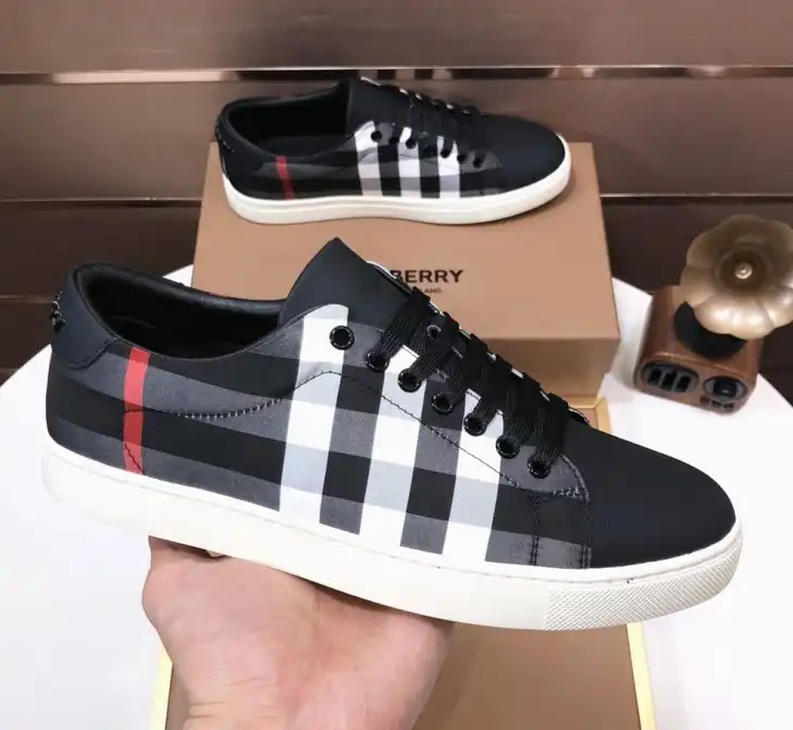 hype Burberry Sneakers