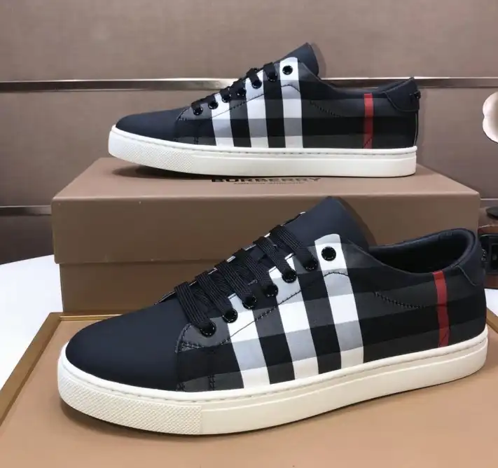 hype Burberry Sneakers