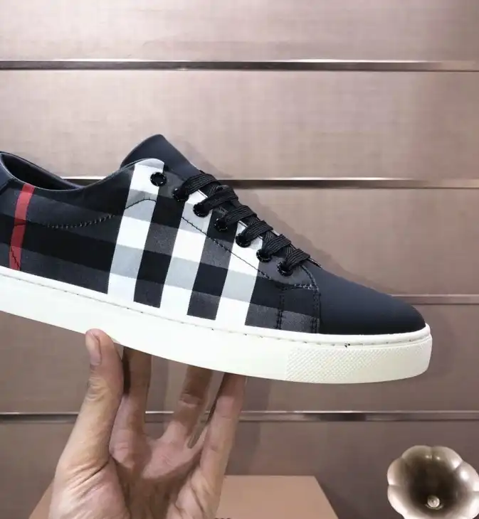 hype Burberry Sneakers