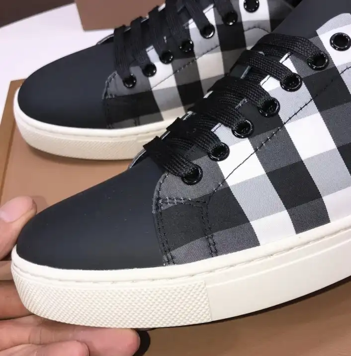 hype Burberry Sneakers