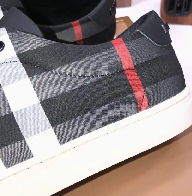 hype Burberry Sneakers