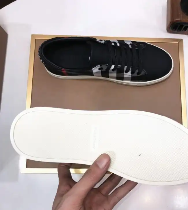 hype Burberry Sneakers