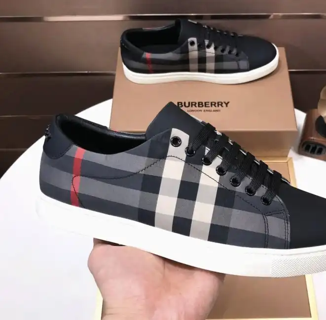 hype Burberry Sneakers