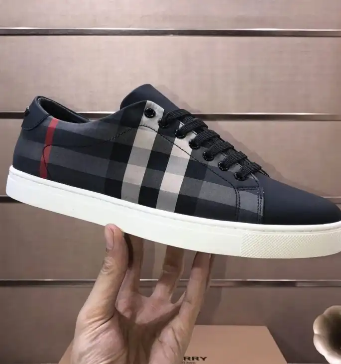 hype Burberry Sneakers