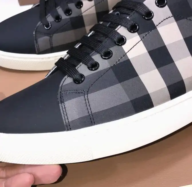 hype Burberry Sneakers