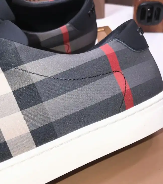 hype Burberry Sneakers