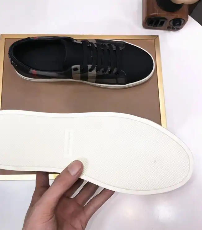 hype Burberry Sneakers