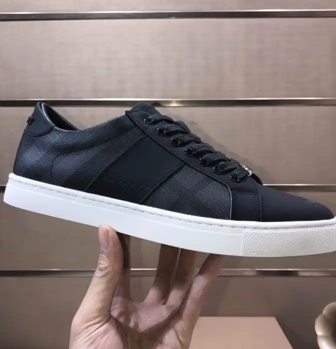 hype Burberry Sneakers