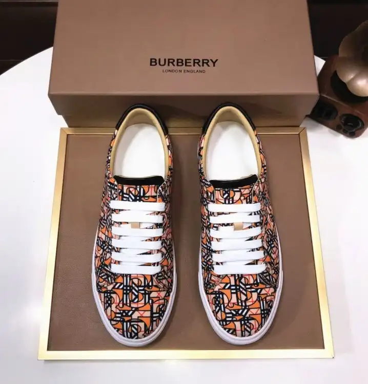 hype Burberry Sneakers