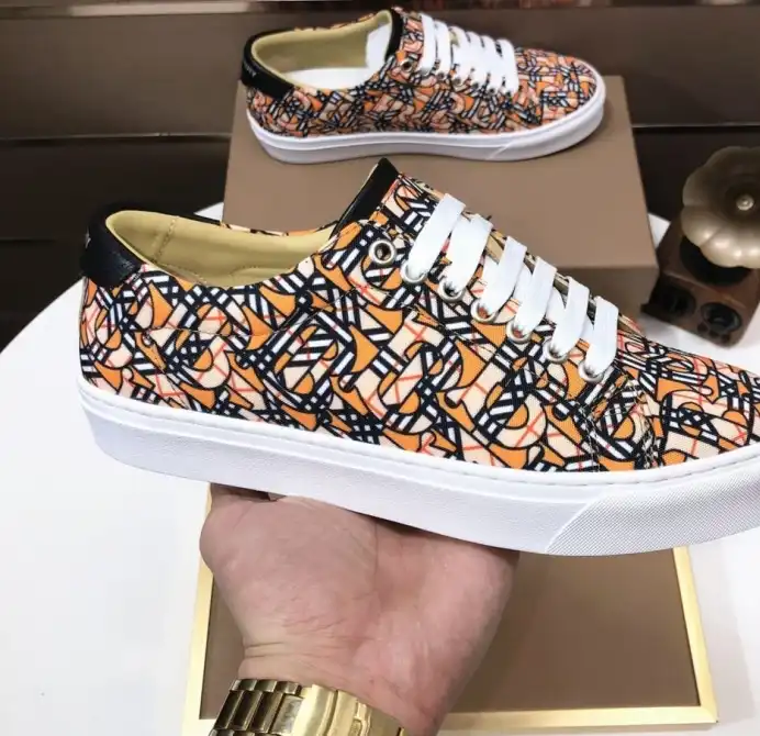 hype Burberry Sneakers