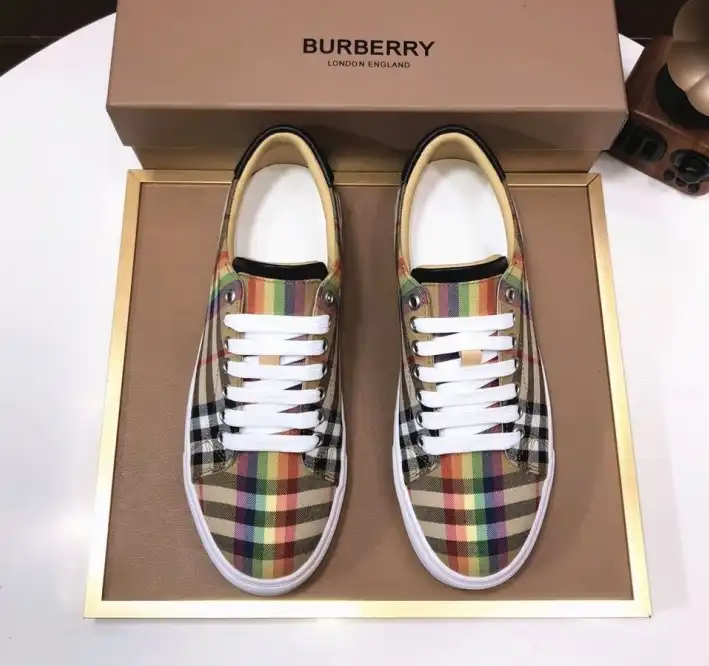 hype Burberry Sneakers