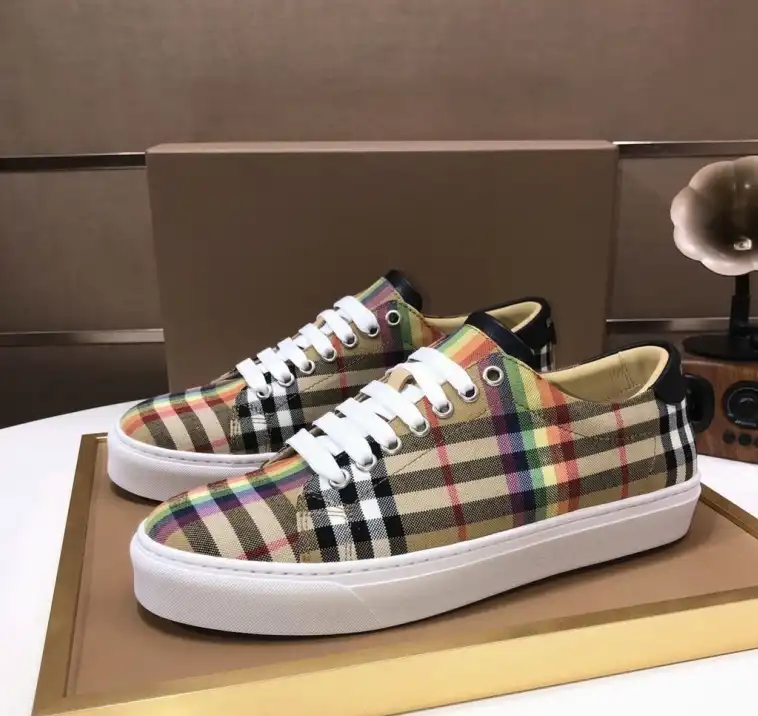 hype Burberry Sneakers