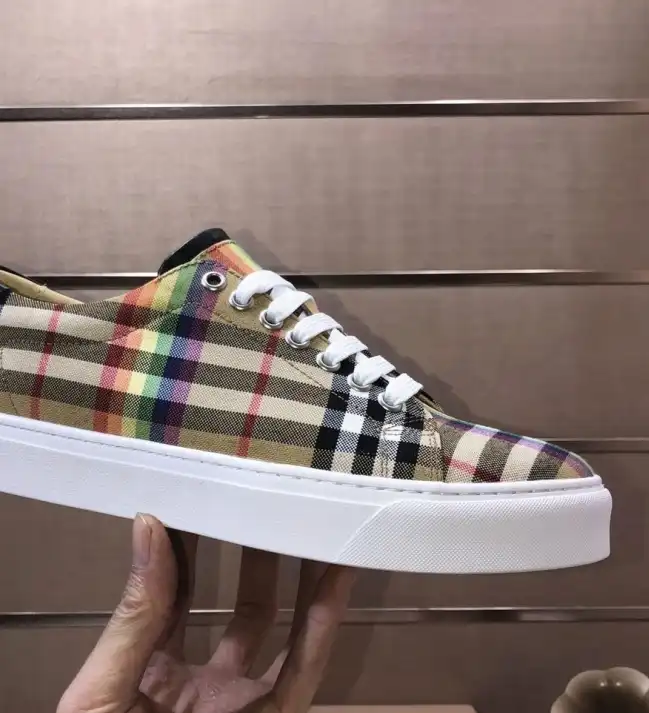 hype Burberry Sneakers