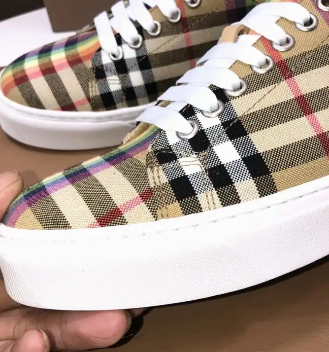 hype Burberry Sneakers