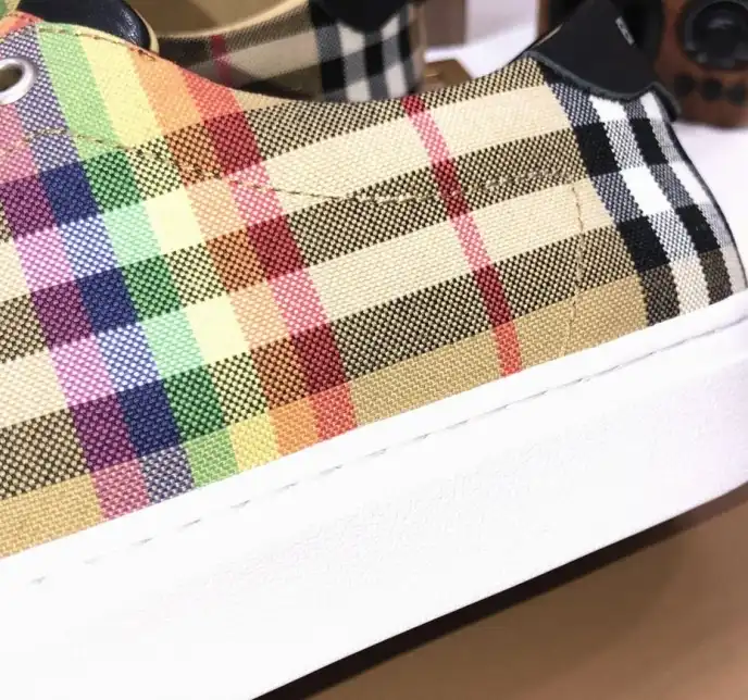 hype Burberry Sneakers