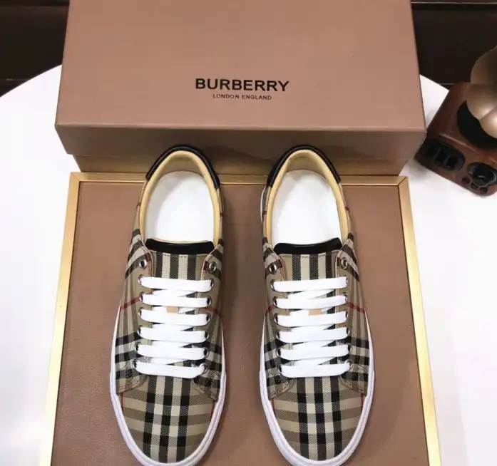 hype Burberry Sneakers