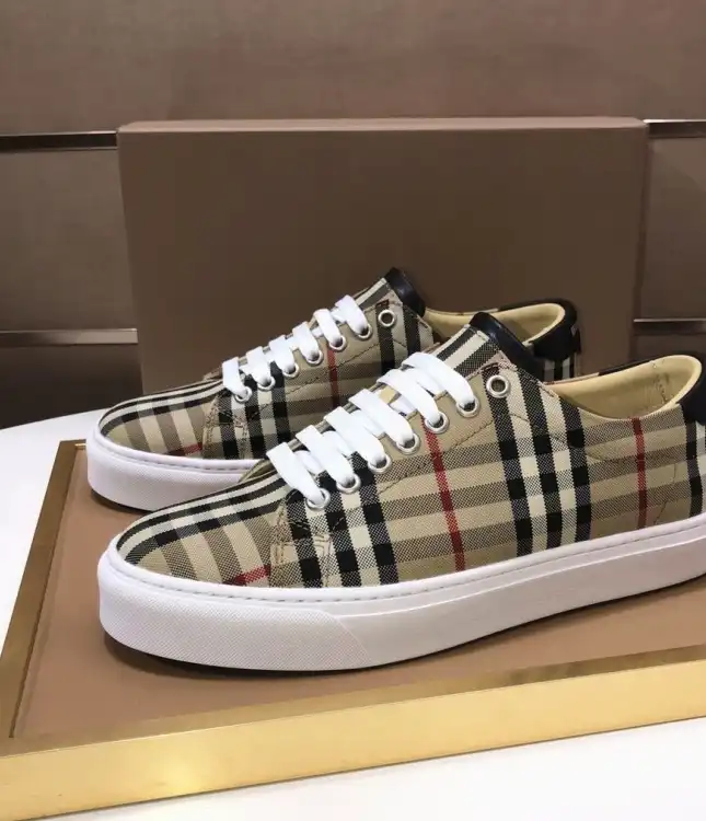 hype Burberry Sneakers