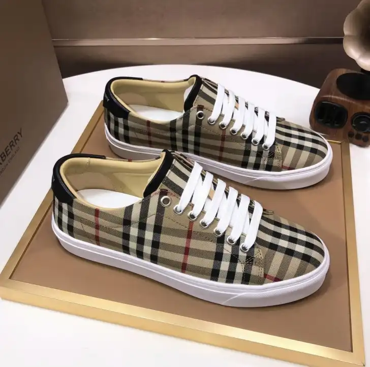 hype Burberry Sneakers