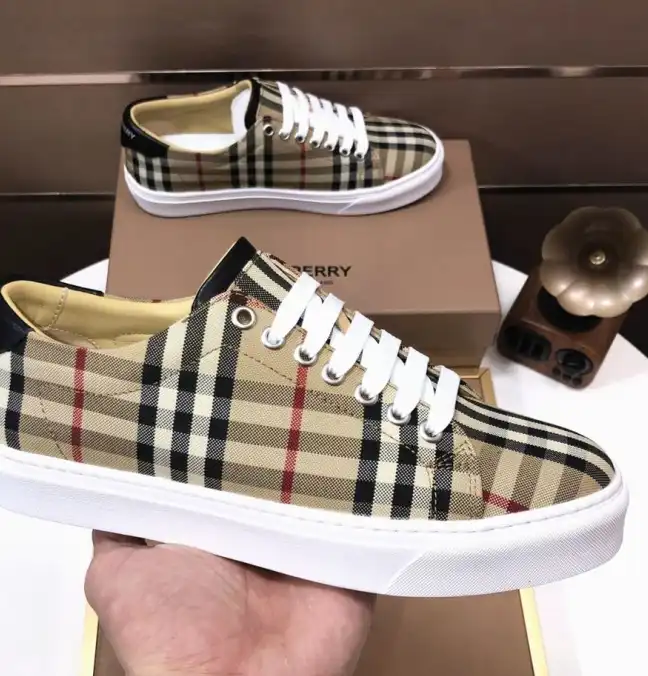 hype Burberry Sneakers