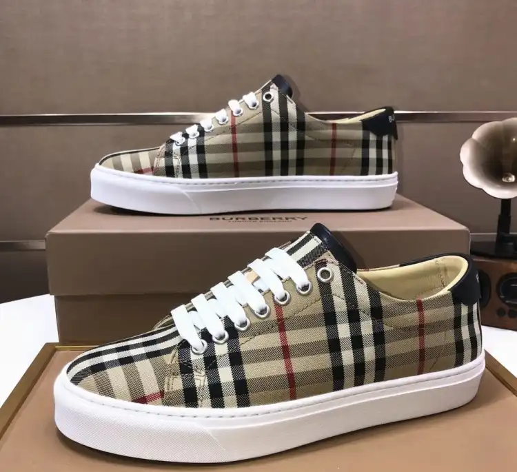 hype Burberry Sneakers