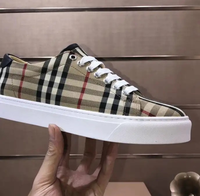 hype Burberry Sneakers