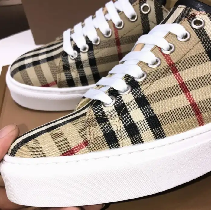 hype Burberry Sneakers