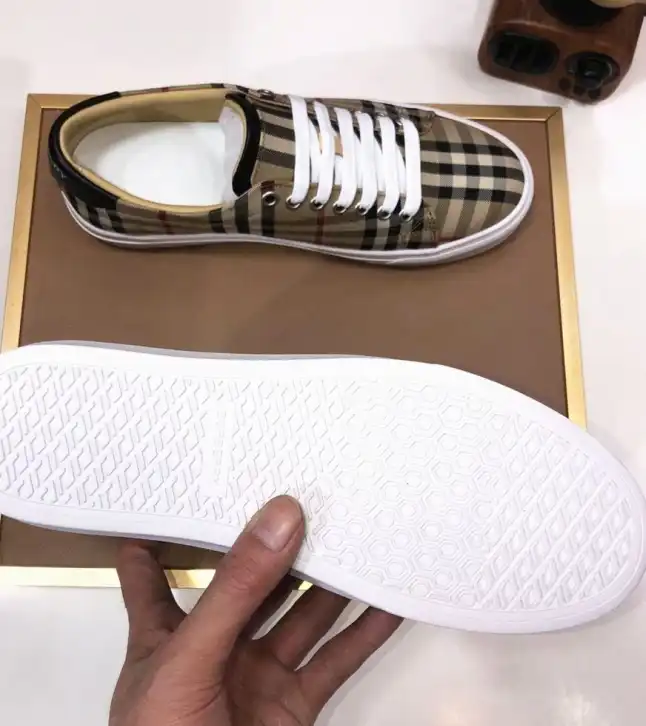 hype Burberry Sneakers