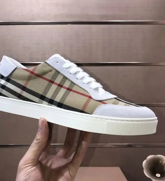 hype Burberry Sneakers