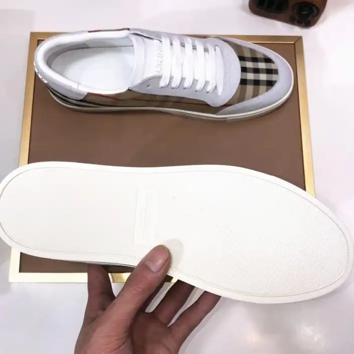 hype Burberry Sneakers