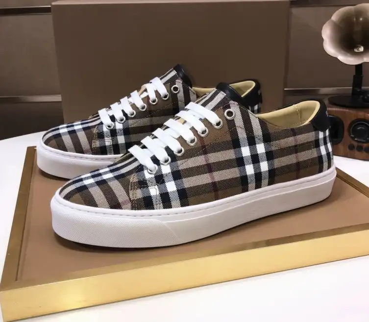 hype Burberry Sneakers