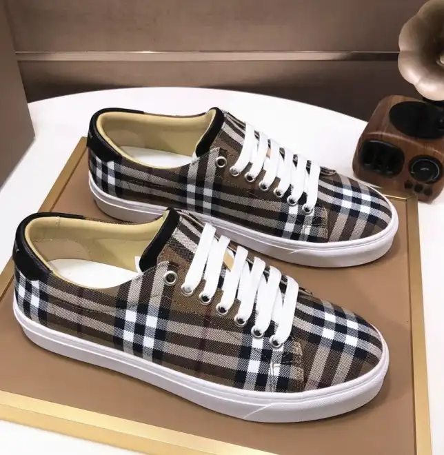 hype Burberry Sneakers