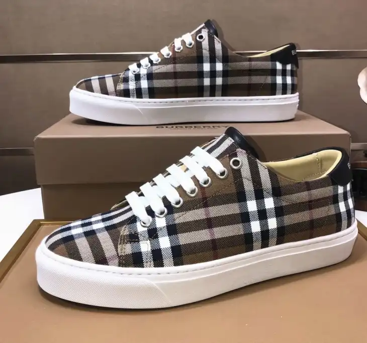 hype Burberry Sneakers