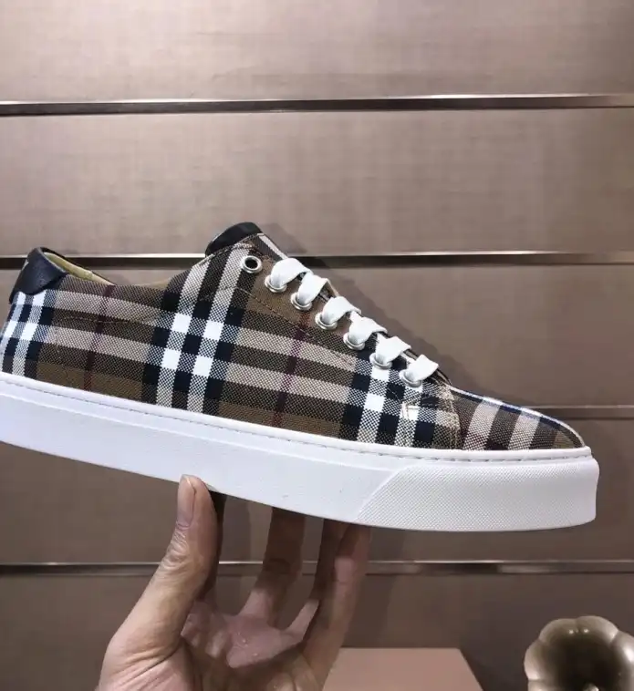 hype Burberry Sneakers