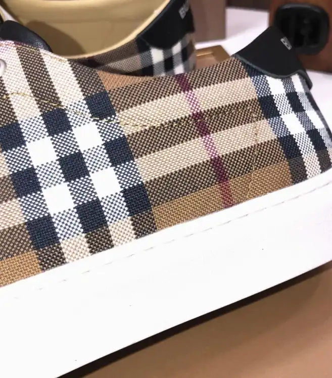 hype Burberry Sneakers